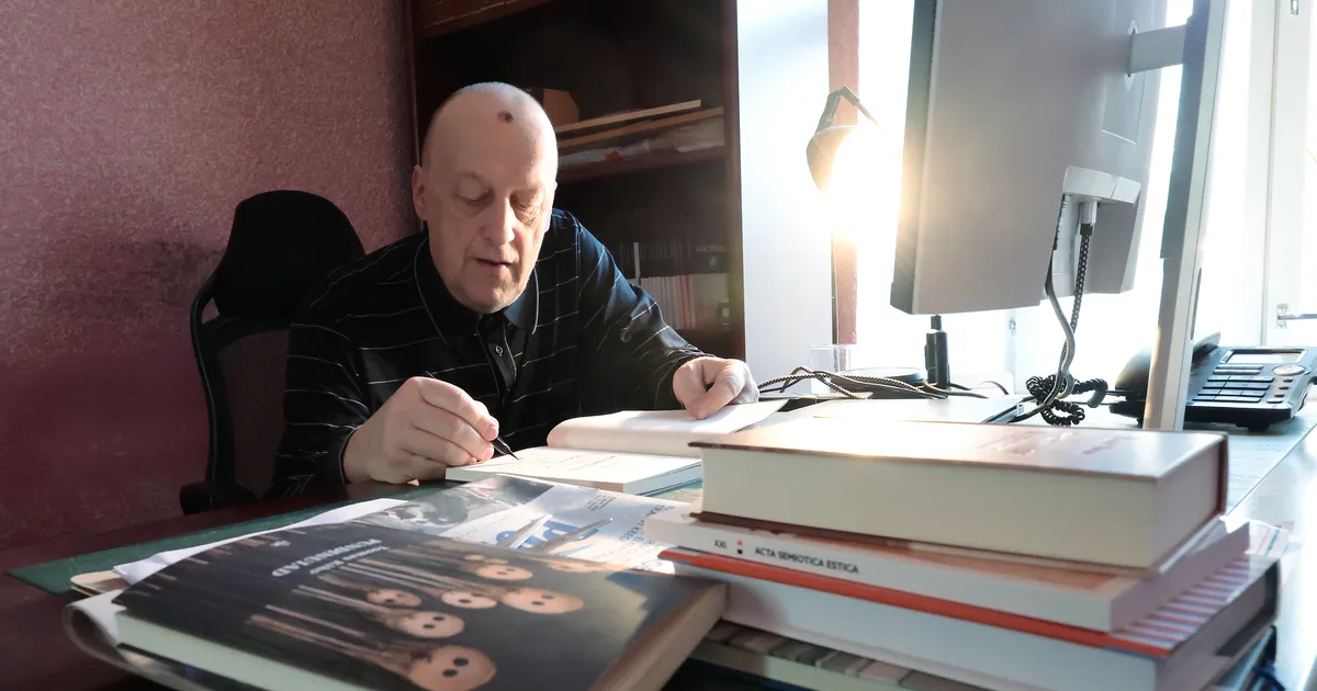 ARVUSTUS ⟩ Toomas Kiho annab oma luulekogus Eesti elu edenemise takistajaile nuiaga