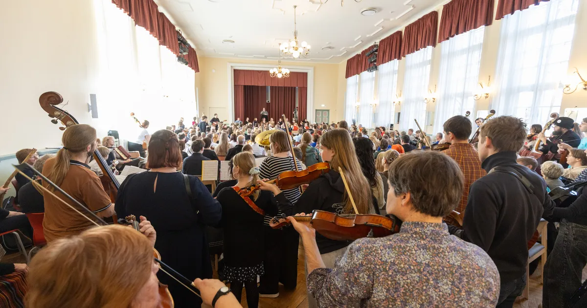 VIDEO ja GALERII ⟩ Ettemäng Tartus tõestas, et suvise rahvamuusikapeo kontsert Tallinnas saab vägev