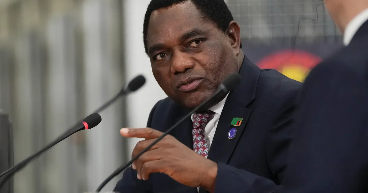 Aafrika riigipea kutsus napsutamise järel koosolekul magama jäänud ministreid korrale