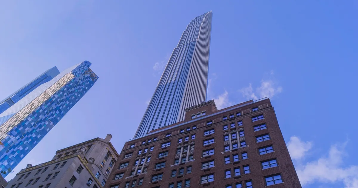 Maailma kõige kitsamasse pilvelõhkujasse on surutud uskumatu luksus: igale korterile kuulub vähemalt üks korrus!