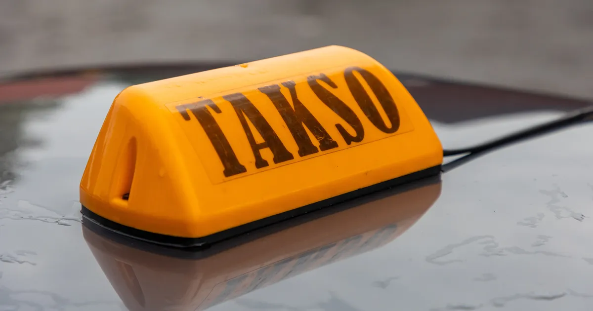 Taksojuht päästis eaka naise kelmide küüsist