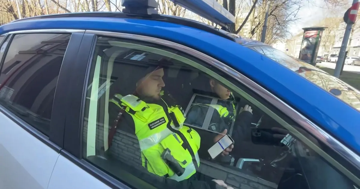VIDEO ⟩ Mupo mundris ametnik trahvi saajale: «Värdjas. Mine värise mujal!»