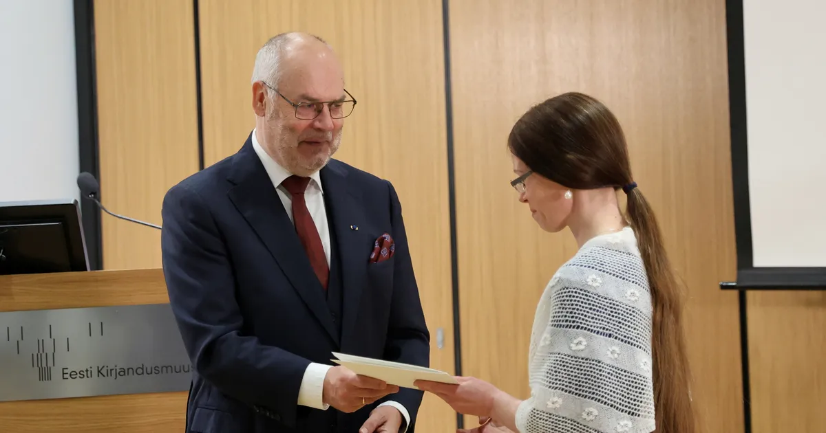 GALERII ⟩ President Alar Karis premeeris tublimaid rahvaluulekogujaid