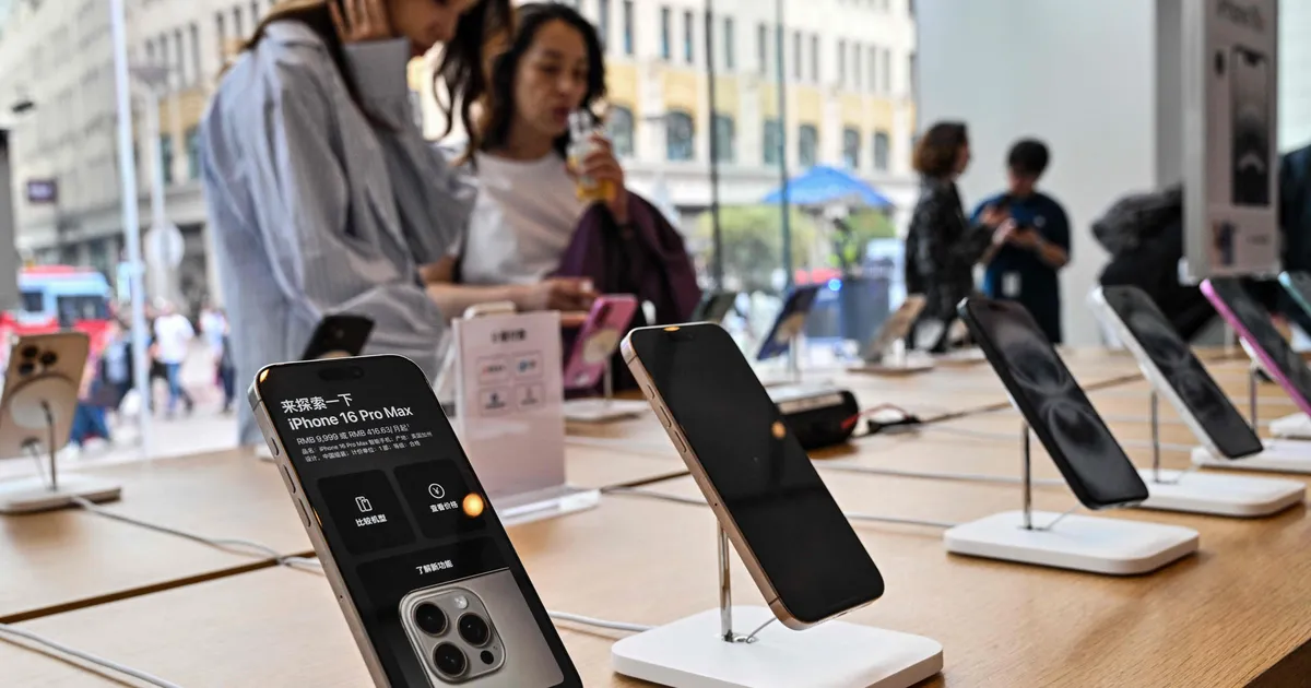 Trumpi uus järeleandmine: vastastikustest tollidest jäävad välja nutitelefonid