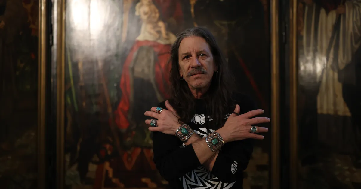 GALERII ⟩ Kas tema tõigi päikese välja? Vaata, kuidas Eestisse saabunud helimeister William Basinski kontserdiks valmistub