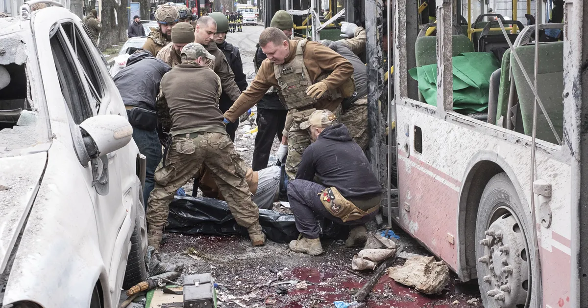 SUMÕ SANGAR ⟩ Teismeline koolipoiss päästis raketilöögis põlema lahvatanud bussist inimesi