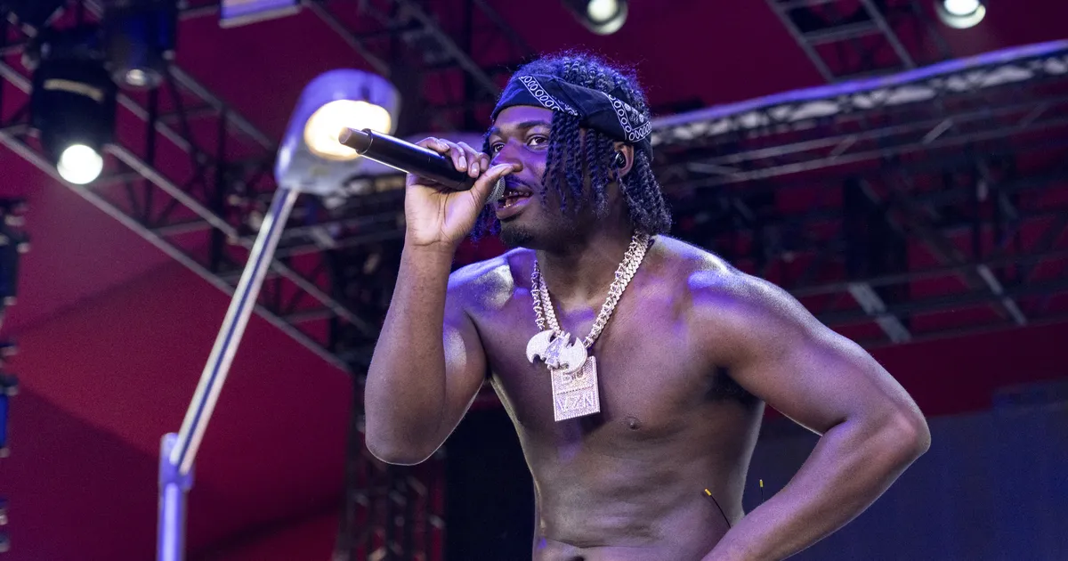 VALUS VAATAMINE ⟩ Tuntud räppari ebaõnnestunud salto lõppes Coachella muusikafestivali laval väga halvasti