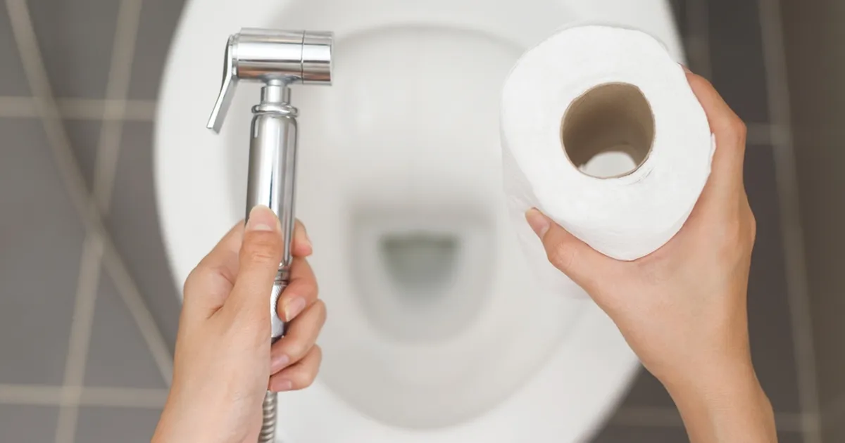 Tualetipaber või vesi? Arstid avaldavad, kumb on istmiku puhastamiseks parem