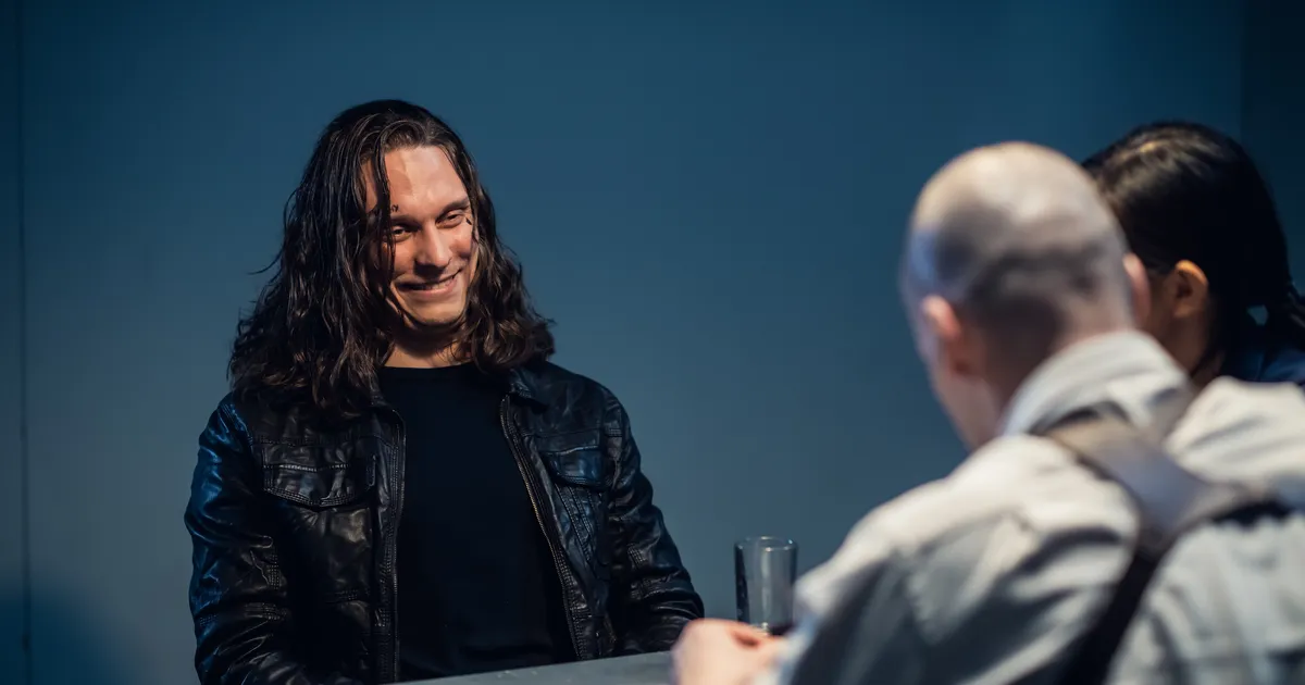 PÕNEVIK ⟩ «Meie siin mõtleme politseiniku tapmise eest sada tuhat eurot välja käia. Kas kõlab hästi?»