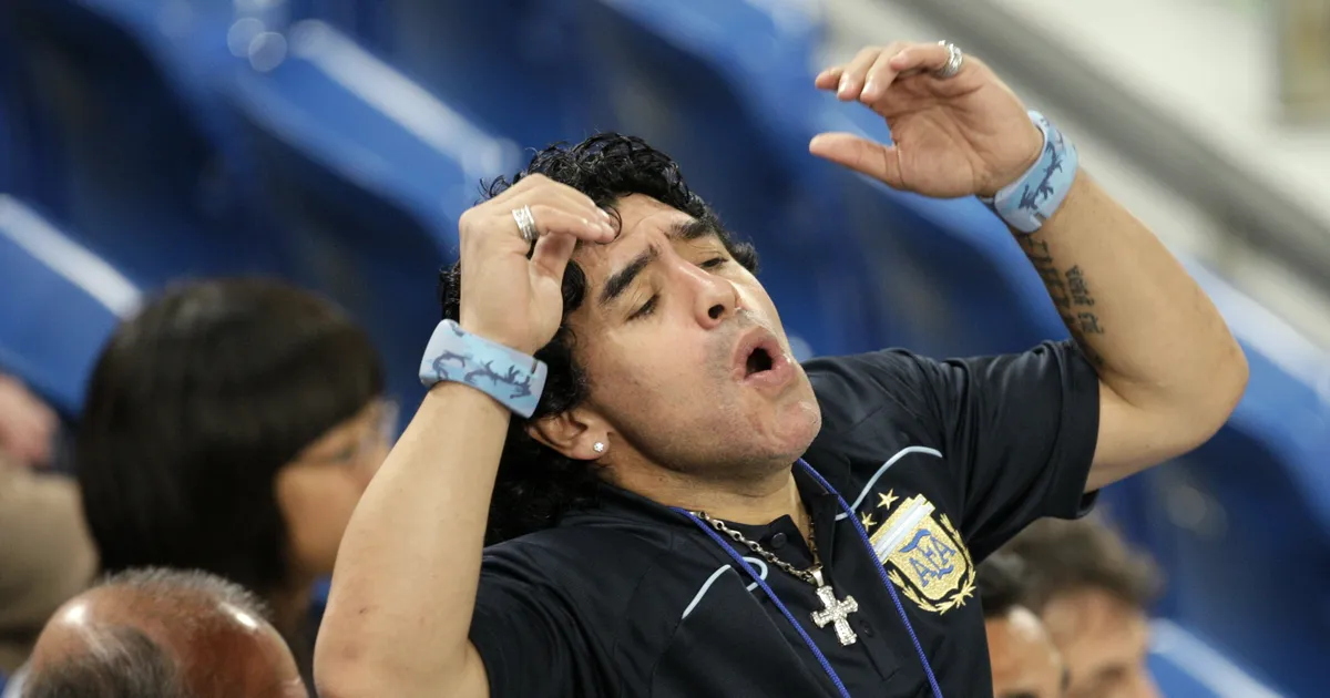 Maradonat ravinud arsti süüdistatakse jalgpallitähega seksimises