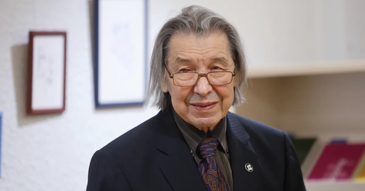 VIDEO ⟩ Contra soovitab Runneli sünget luulekogu, mis oli tema esimene «õudukas»