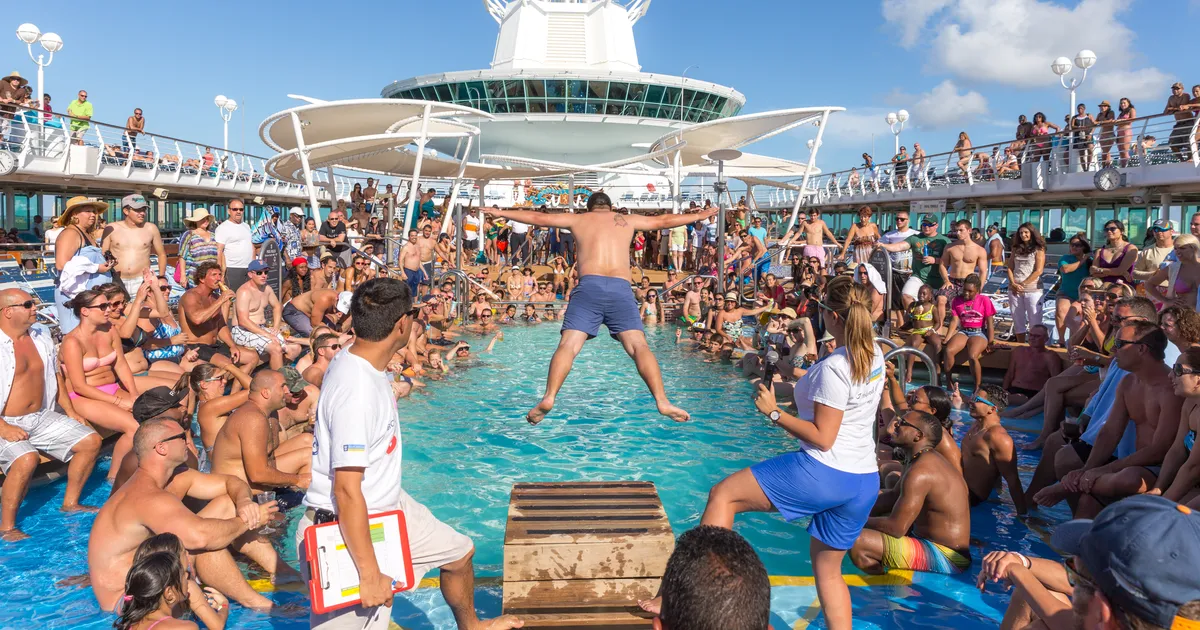 MUHEKRIMI ⟩ Kruiis, kus bufee kõrvale serveeritakse ka laip