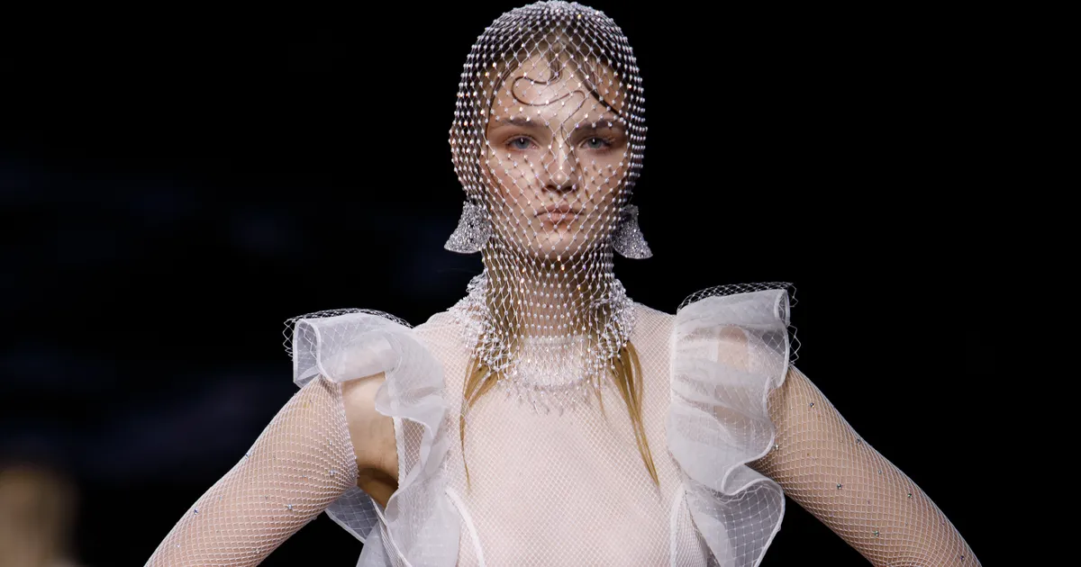 EHMATAV ⟩ Kui inimese loodu teatab: «Ma ei räägi inimkeelt!» Mis sel päeval juhtub?