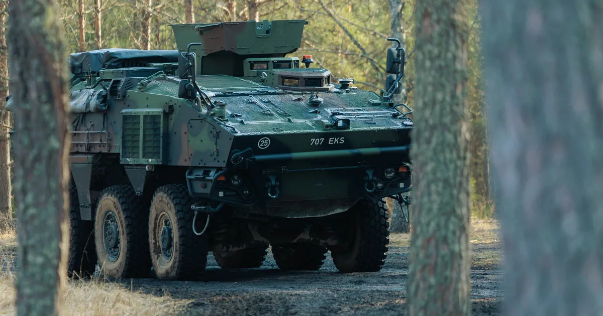 Ajateenija sõitis äsja Türgist saabunud ratassoomukiga kraavi, seitse inimest sai viga