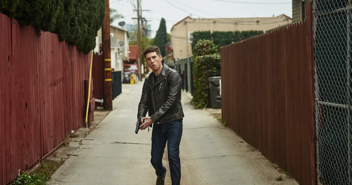 «Püstol ta käes väriseb, justkui juhiks see elektrit. Vaatepilt on nii võigas, et ta lööb taaruma...»