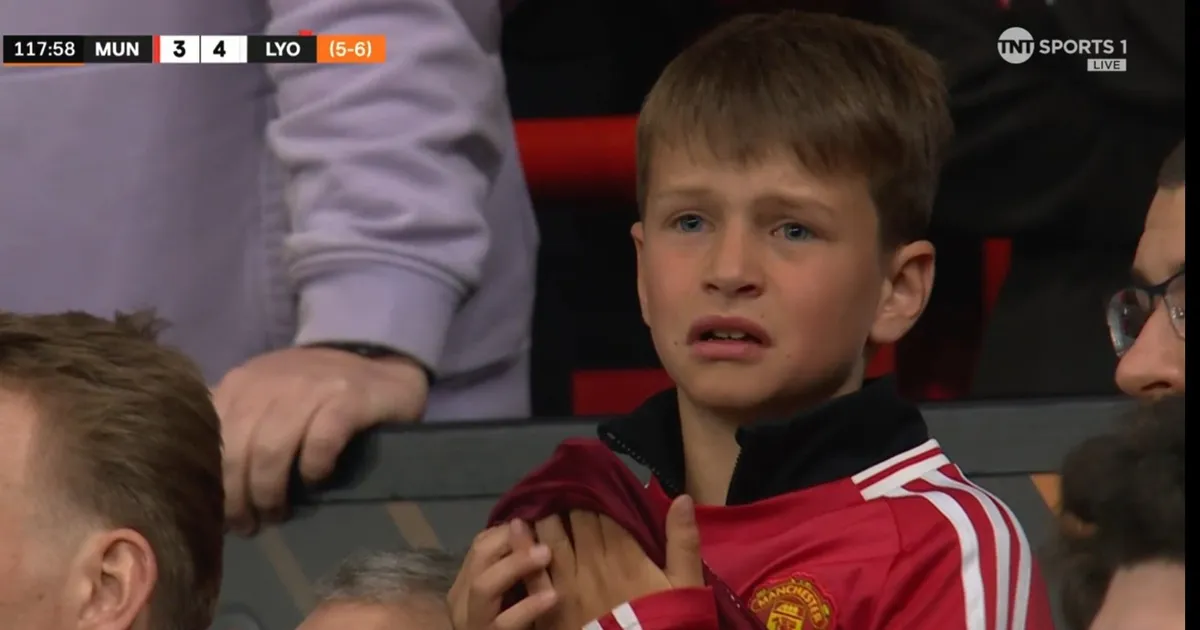 FOTOD JA VIDEO ⟩ Man Unitedi imevõidu staariks kerkis pisarates väike poiss