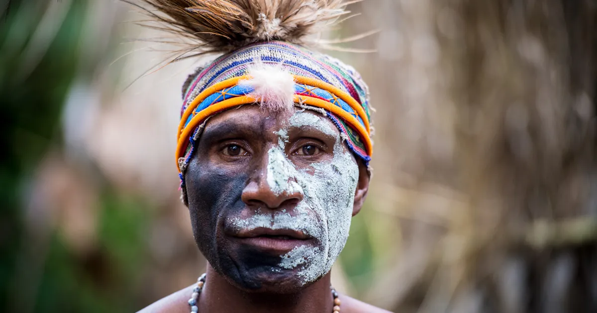 VIDEO ⟩ Vaata, kuidas pärismaalaste hõim reageerib, kui esimest korda peeglit näeb