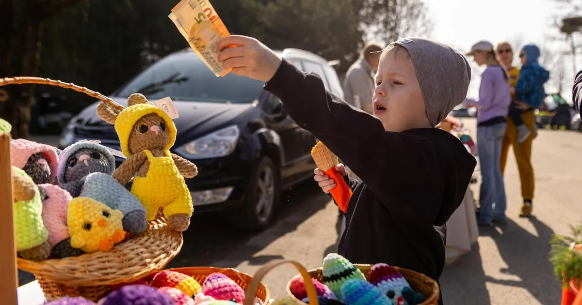 GALERII ⟩ Ilus ilm ja eriilmeline kaup meelitasid laadalised ostlema