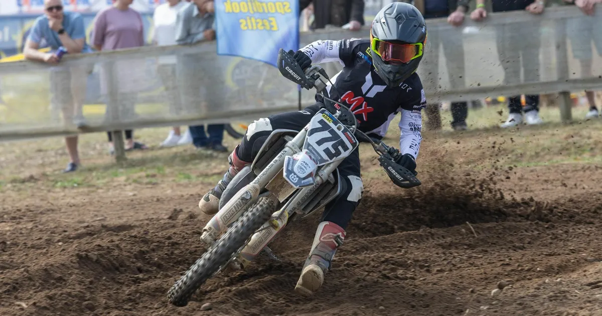 LEIA END PILDILT! ⟩ Mulgi krossil võidutsesid mulk ja legendaarne motomees