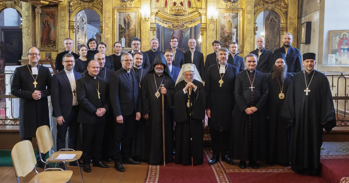 GALERII ⟩ Ülestõusmispühad tõid kirikud kokku ühisele õhtuteenistusele