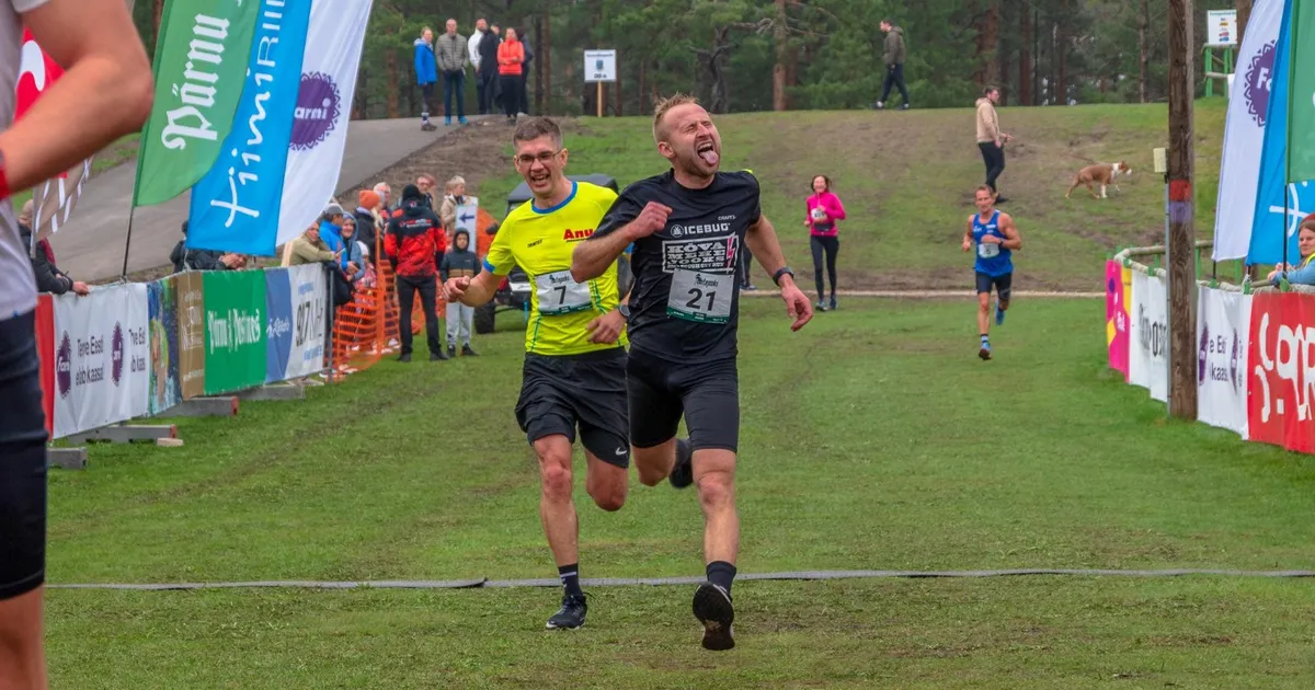 SUUR PILDIGALERII JA VIDEO ⟩ Uus asukoht õigustas end: ränkraskel luitejooksul pingutas tuhatkond spordisõpra