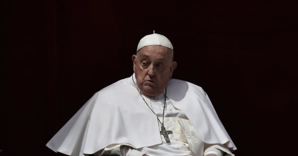 VIDEO ⟩ Paavst astus päev enne surma viimast korda Vatikanis usklike ette