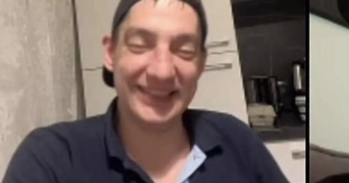 HÄIRIVAD VIDEOD ⟩ Kõmuline tiktokker Miku lasi endale otseülekandes pipragaasi näkku