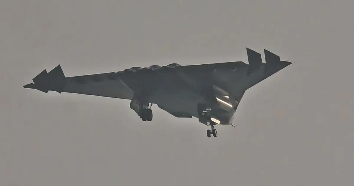 Selline näeb välja Hiina uusim kuuenda põlve hävitus-pommituslennuk