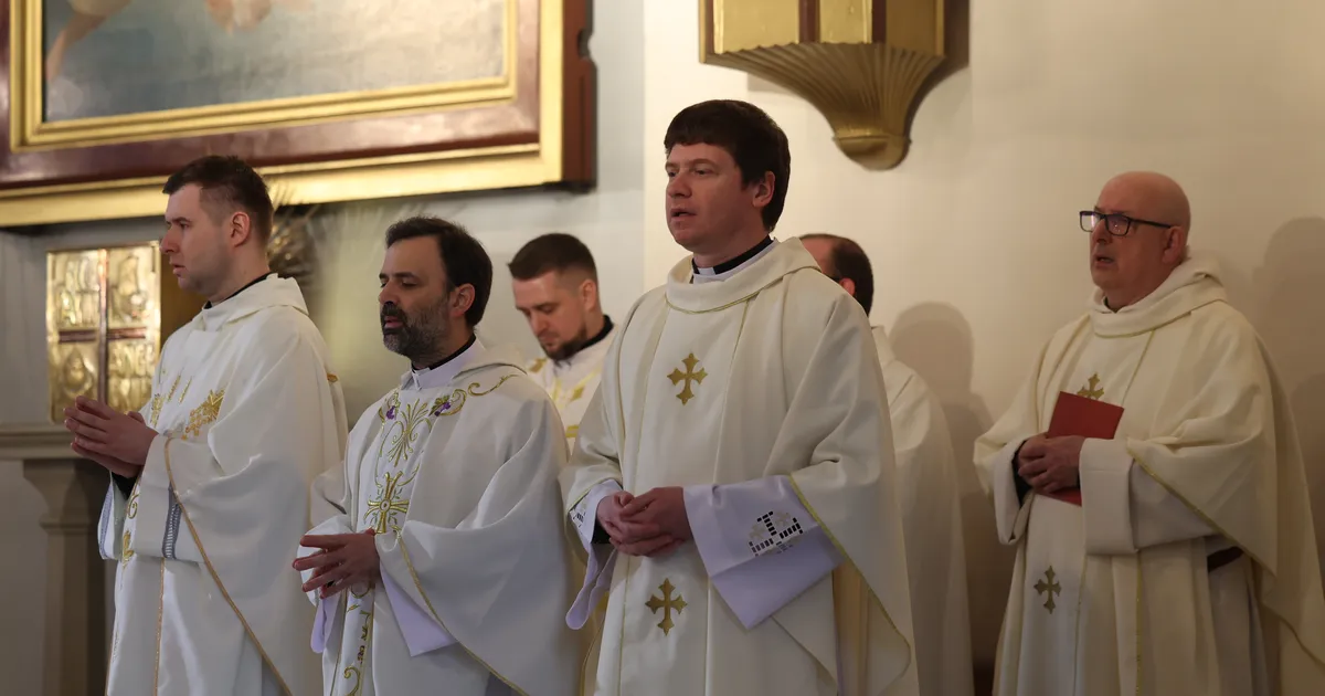 FOTOD ⟩ Tallinnas toimub paavsti mälestuseks missa