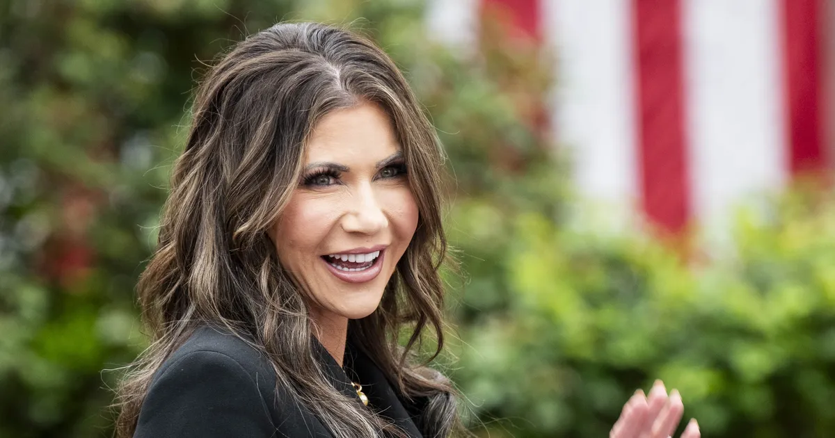 KUS OLID IHUKAITSJATE SILMAD?! ⟩ USA sisejulgeolekuministri käekott 3000 dollariga kadus salapäraselt Washingtoni restoranis