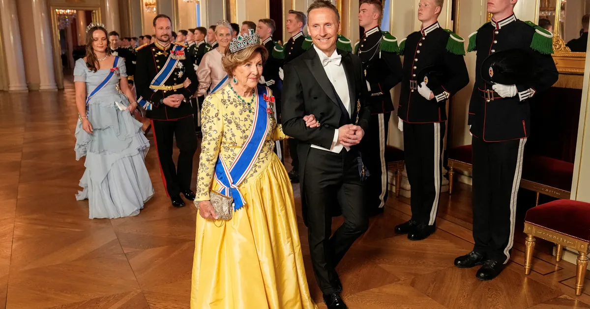 Norra kuninganna toimetati hingamisraskustega haiglasse