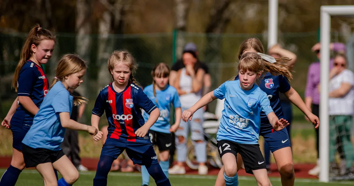 SUUR PILDIGALERII ⟩ Veerand tuhat vutitüdrukut vallutas suvepealinna