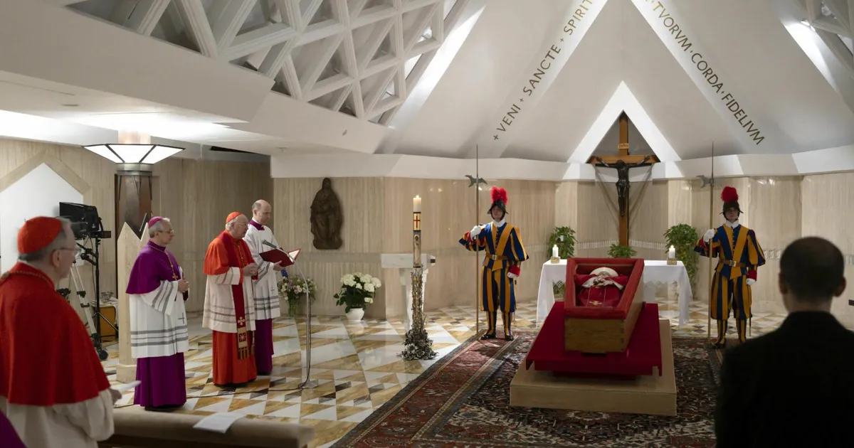 ÜLEVAADE ⟩ Paavst Franciscuse enda käe järgi kohendatud matusetalitus peetakse laupäeval