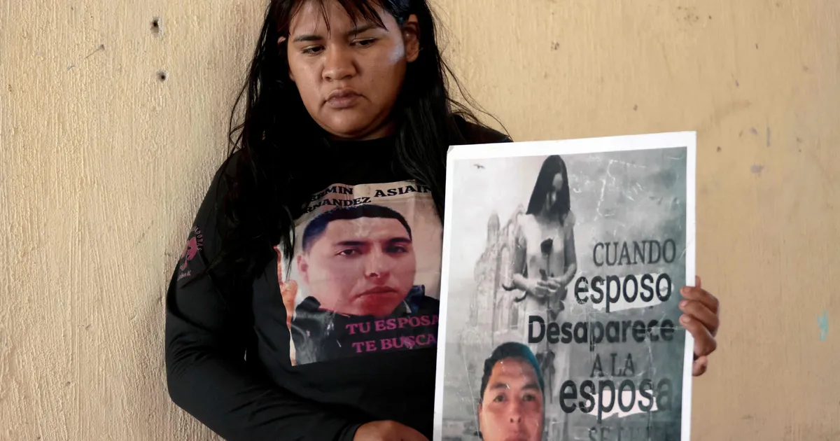 JÄLJETULT KADUNUD ⟩ Meeleheitel mehhiklased otsivad pettuse või sunniga kartelli värvatud pereliikmeid