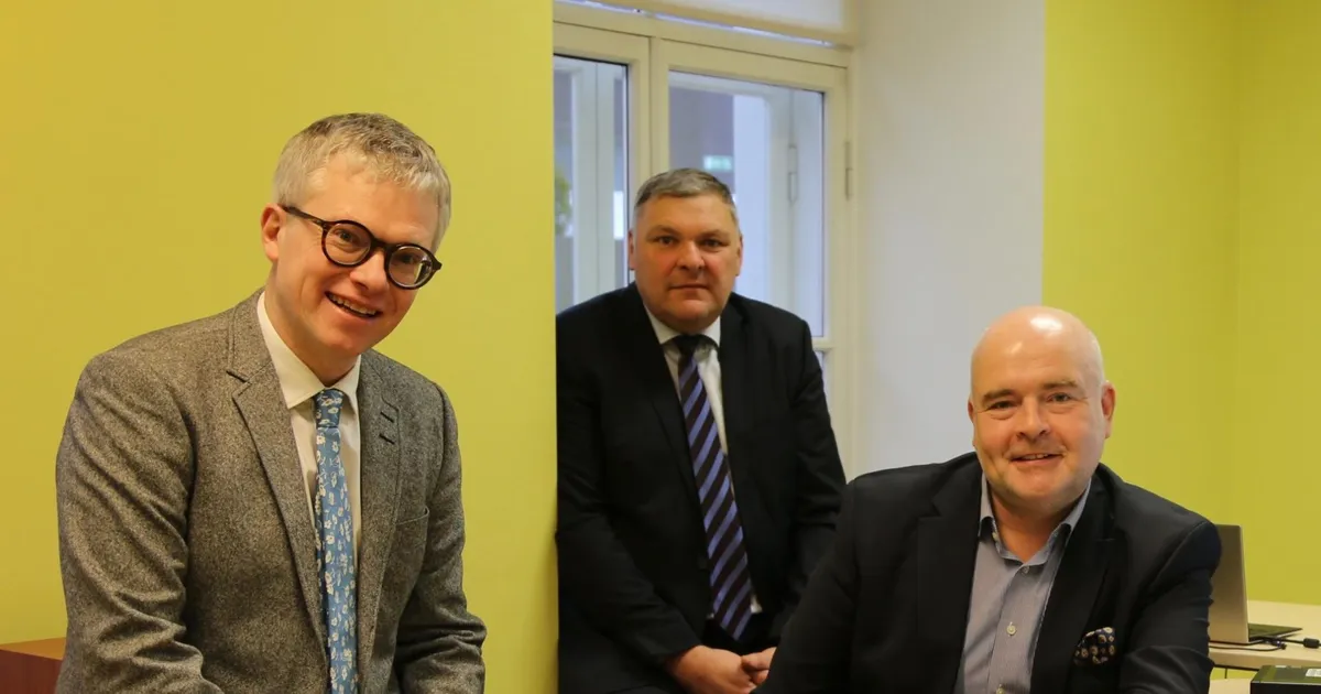 Vald palkas tuntud suhtekorraldaja elanikele tuulikuid maha müüma