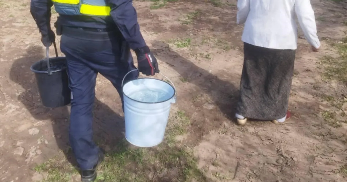 Politseinikud tegid patrullist pausi ja aitasid hädas memmele joogivee tuppa