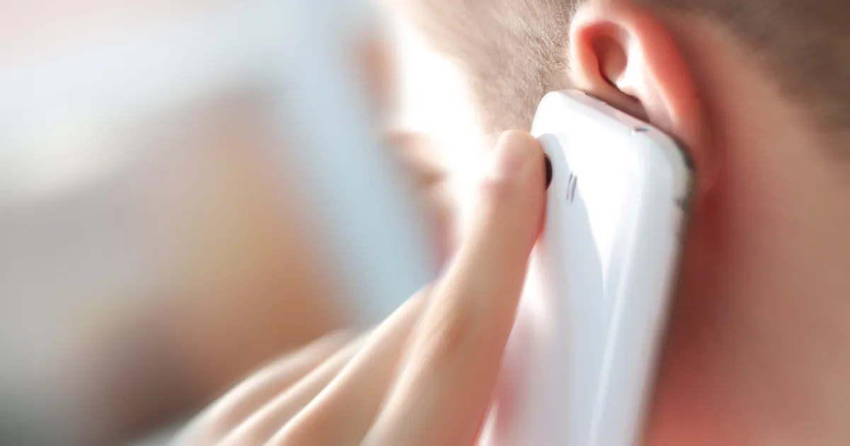 Oma nutvalt emalt kõne saanud poeg tabas ära, et tegu on pettusega: hüsteerias nutmine tuli tal imeliselt välja, näitlemise meistriklass!