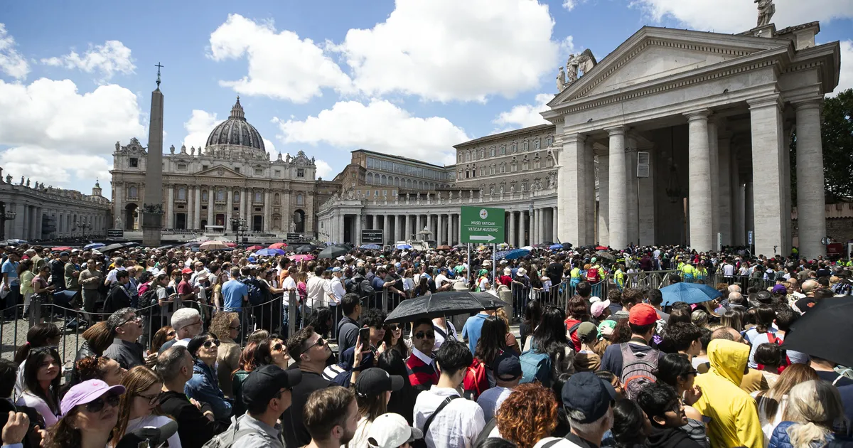 KES ON MINEMAS? ⟩ Trumpi ja Zelenskõid hoitakse paavsti matusel esialgu lahus