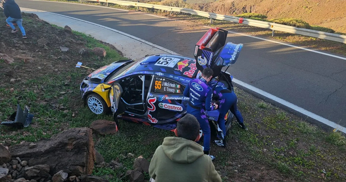 VIDEO ⟩ Otsustav rallipäev algas pauguga, üks Ford põrutas teepiiretesse