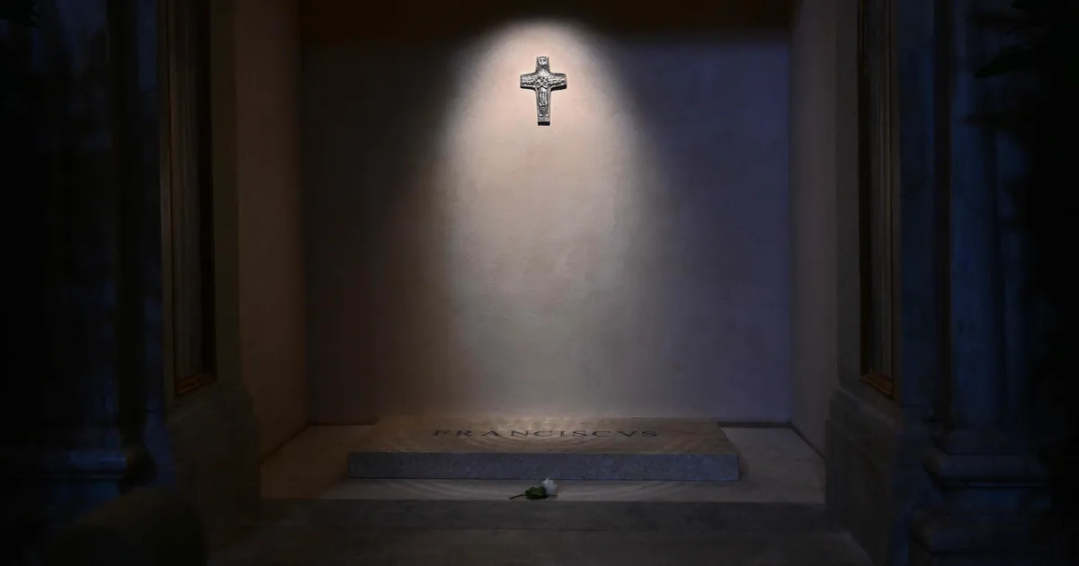 Tuhanded külastavad paavsti hauda Santa Maria Maggiore kirikus