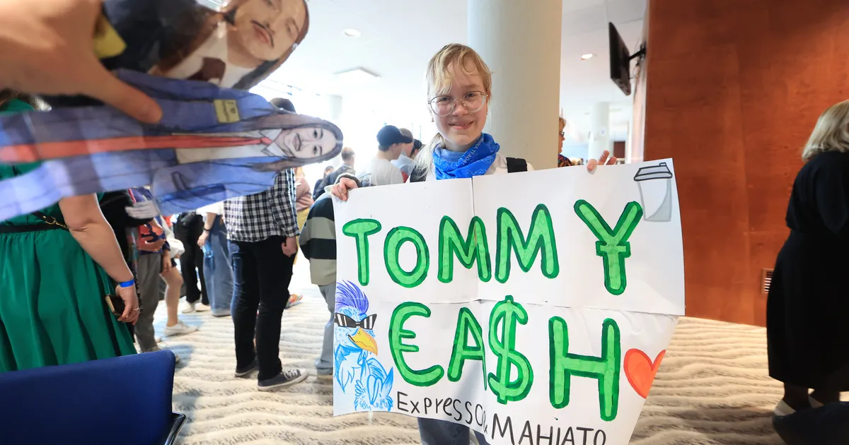 OTSEFOTOD ⟩ Jõhvi ootab Tommy Cashi! Soojendaja wavvyboi küttis saali soojaks