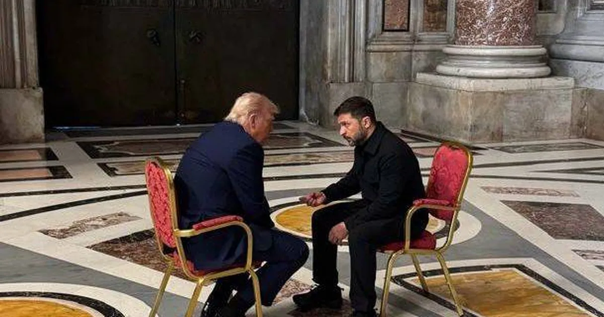 VIDEO ⟩ Trumpi ja Zelenskõi Vatikani kohtumise kolmanda tooli mõistatus. Kellele see oli?