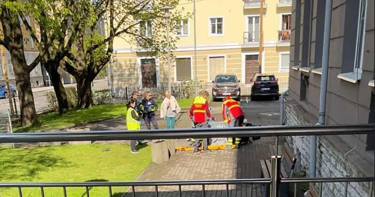 Õpilase aknast alla kukkumine raputas kooliperet