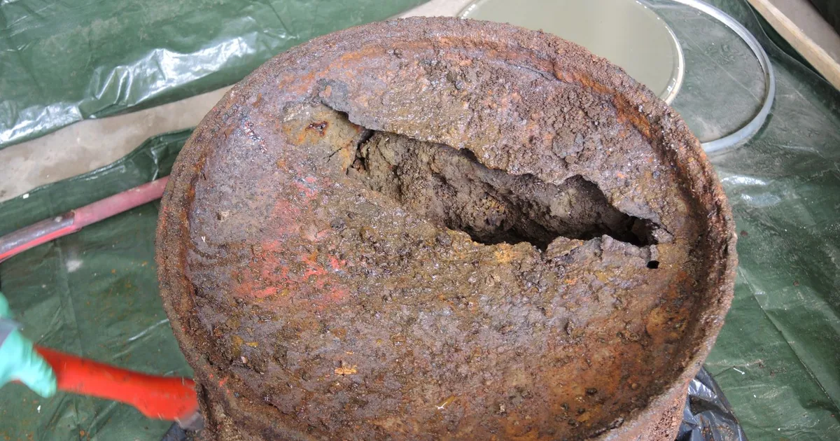 FOTOD ⟩ Päästeamet tegi kahjutuks Saaremaalt leitud keemiarelvad