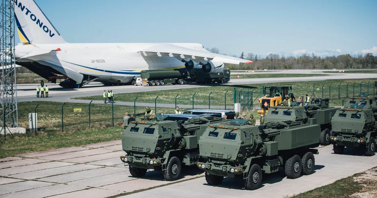 VIDEO ⟩ Ukraina transpordilennuk tõi HIMARSid Eestisse