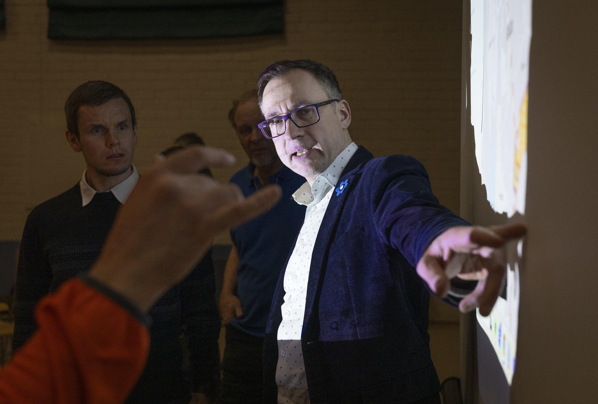 REPORTAAŽ | „Tehke tehas avamerele tankeri peale!“ Tõstamaa kaitsetööstuspargi arutelul laideti toetavad sõnavõtud kohe maha