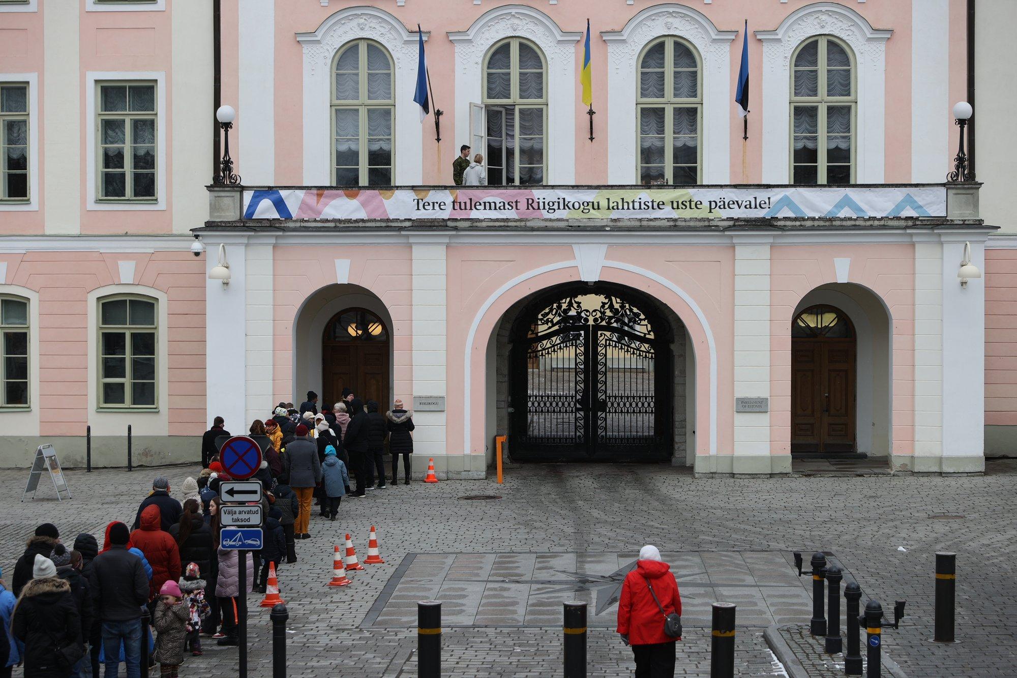 Riigikogu ootab täna inimesi lahtiste uste päevale