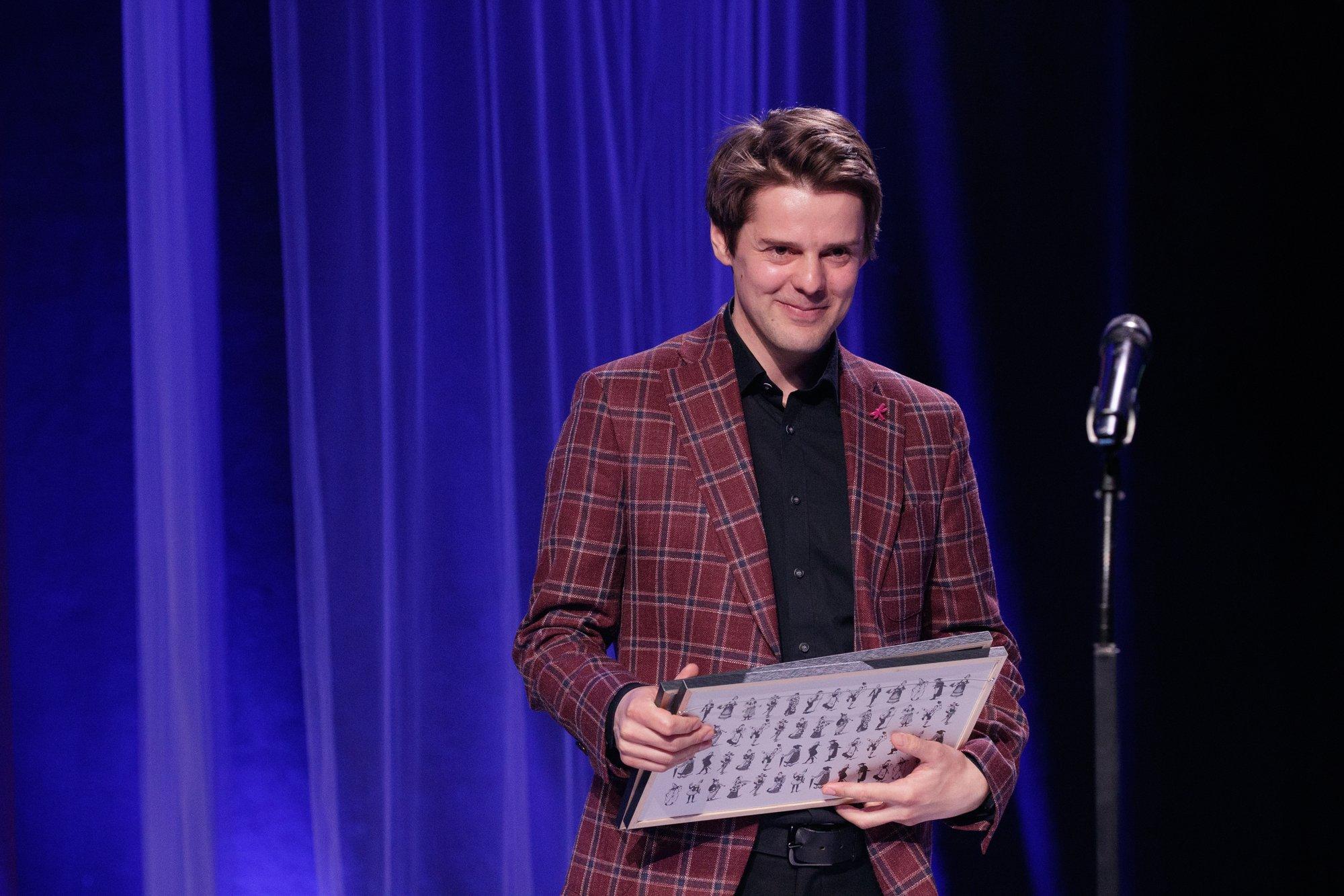 Vanemuise näitleja kukkus laval kahe meetri sügavusse auku