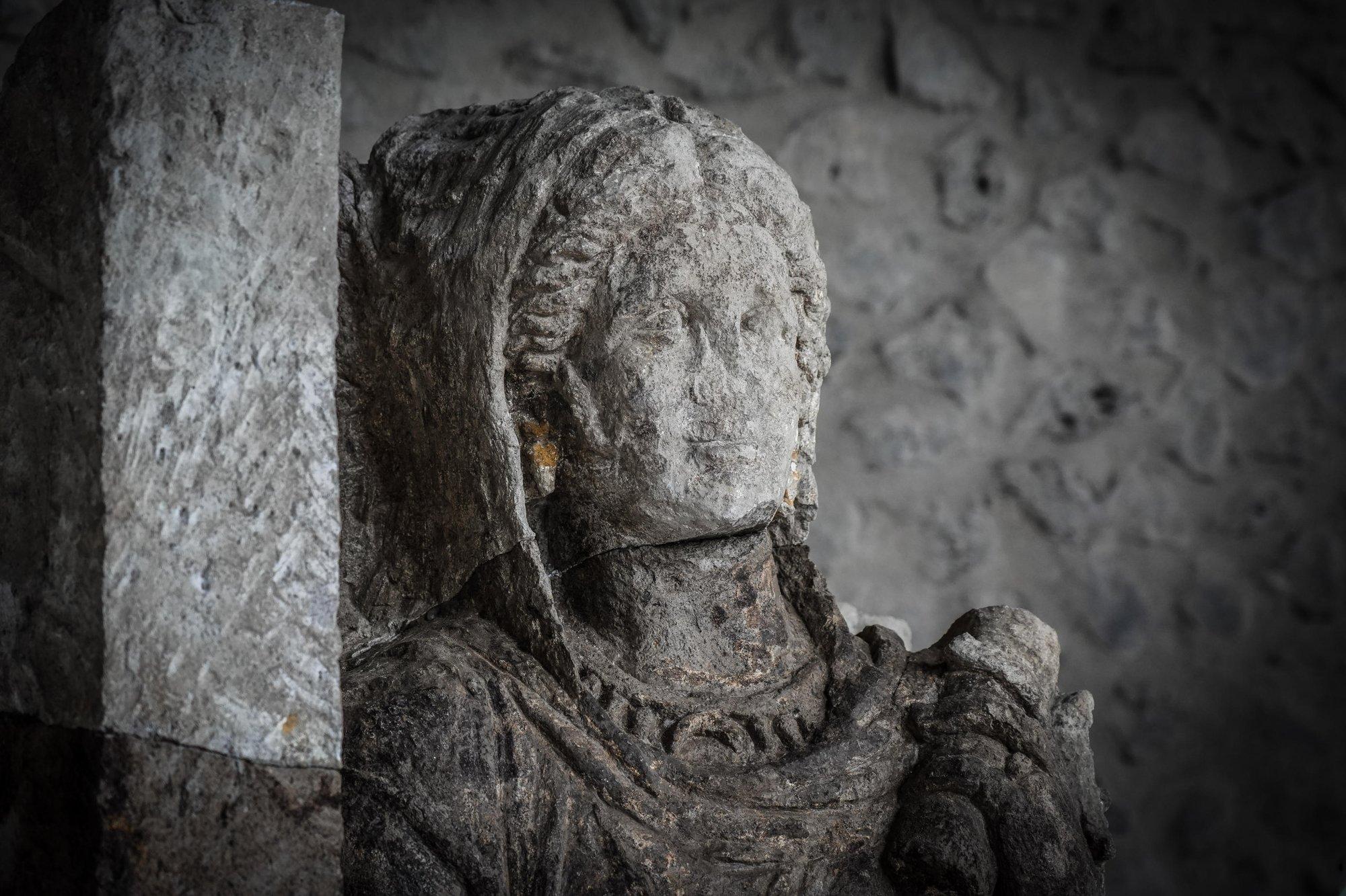 FOTO | Pompeis leiti väljakaevamistel naise ja mehe kujud. Naine võis olla tähtis preesterkonna liige