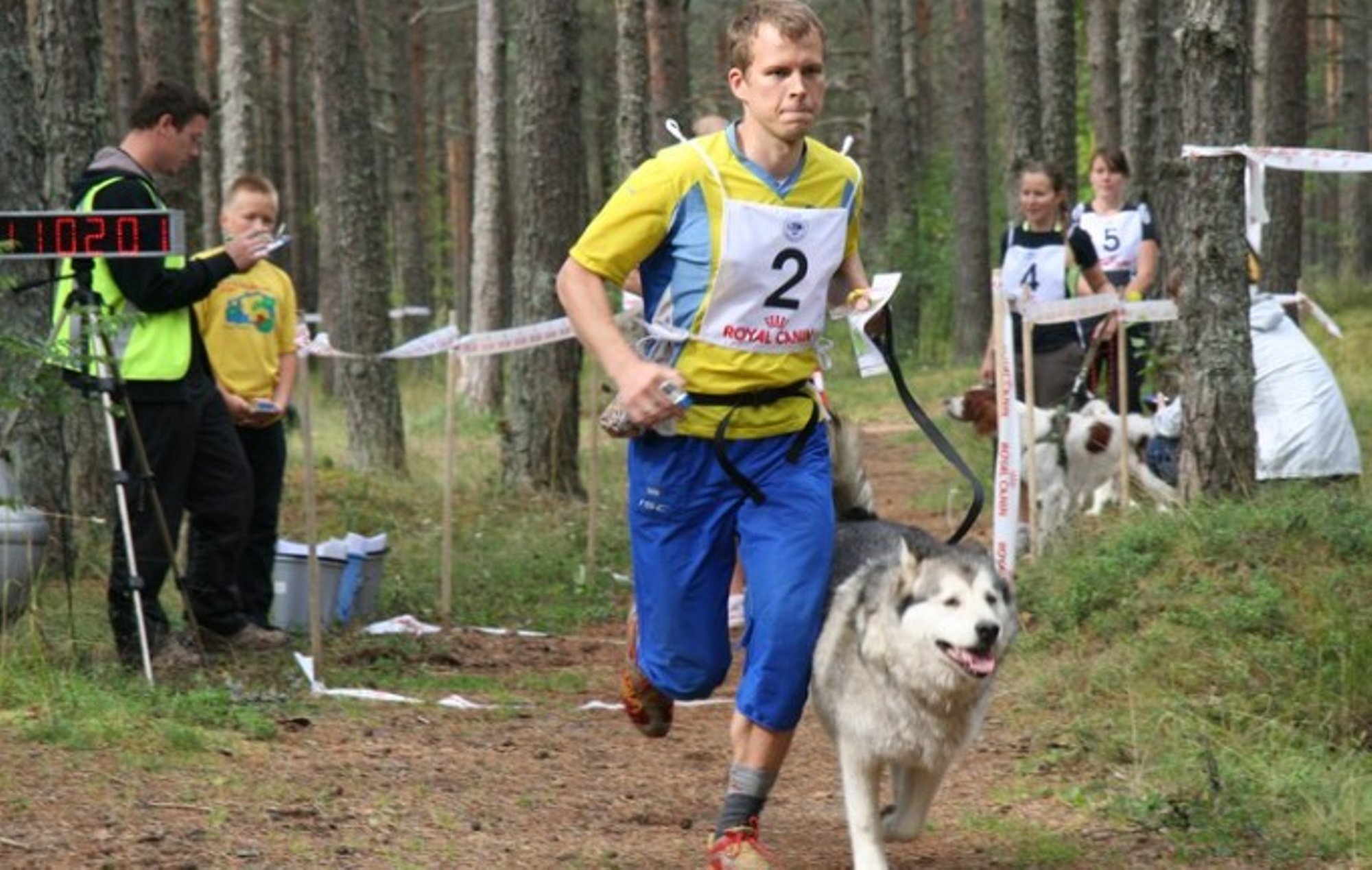 Kelle nina liigub õiges suunas? Koerorienteerujad panevad Tallinna võistlusel oma taiplikkuse proovile